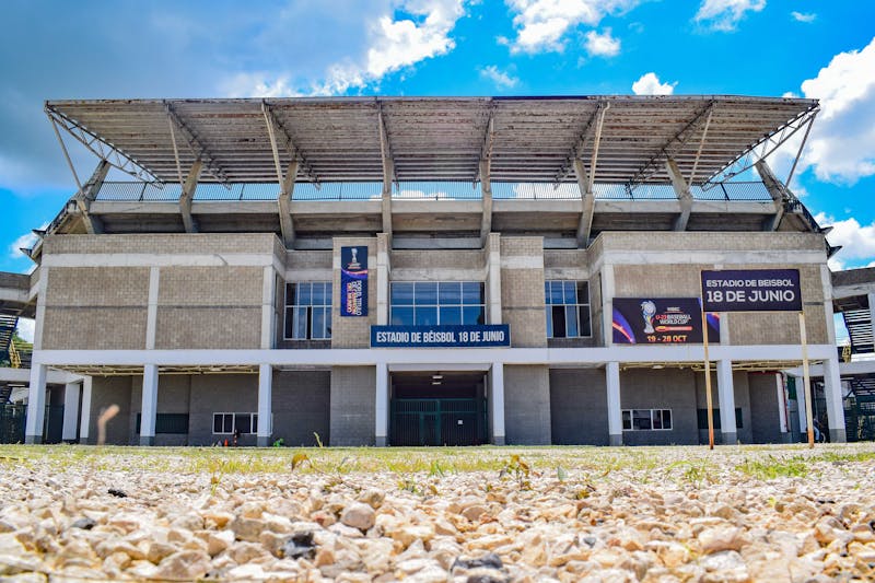 Validação Física de Contêineres: Quando o Volume Teórico Falha no Pátio
