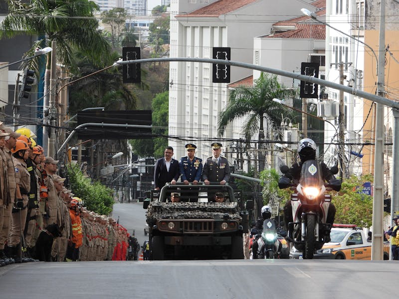 Revisão de Cenário: A Divergência entre Especificações Teóricas e Restrições Físicas de Contêineres