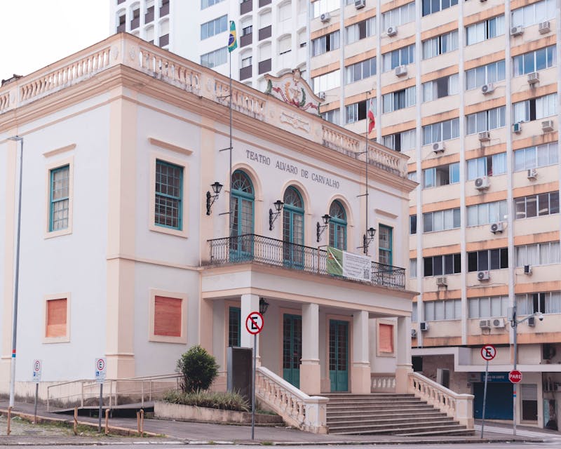 Revisão de Cenário: Dissonância entre Viabilidade Volumétrica e Execução em Pátio