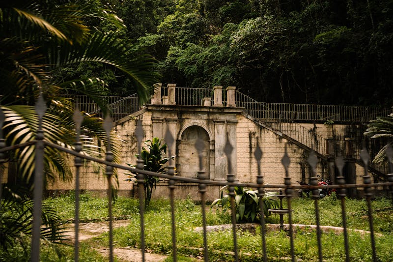 Revisão de Cenário: Discrepância entre Planejamento Teórico e Execução Física de Carga