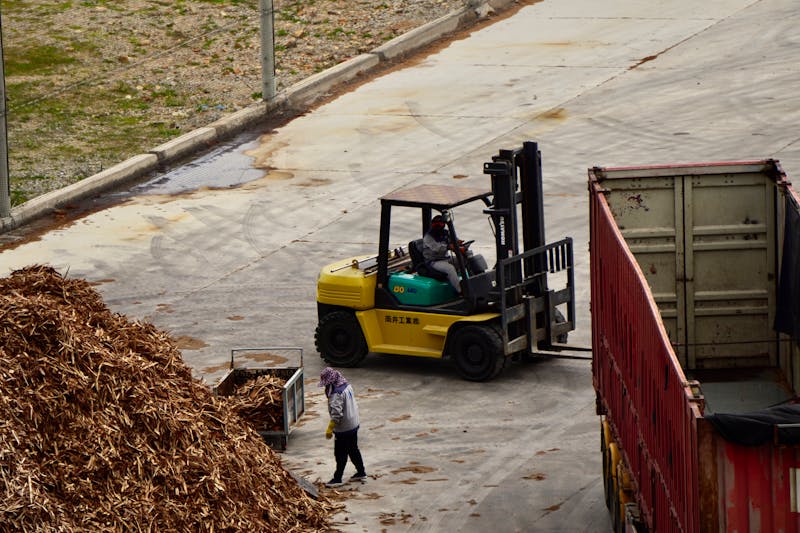 The Door Opening Bottleneck: Why High Volume Utilization Fails at the Container Threshold